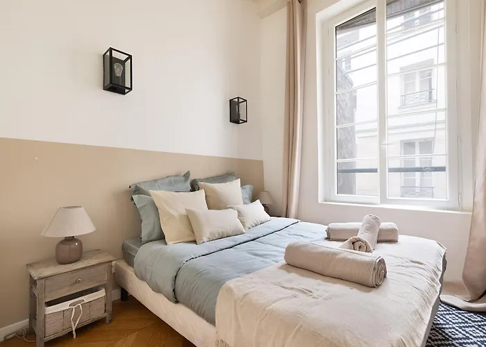Louvre & Chatelet-1br Cosy アパート *